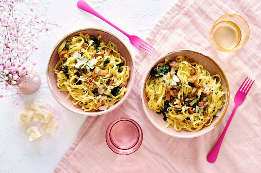 Täyteläinen sienipasta.