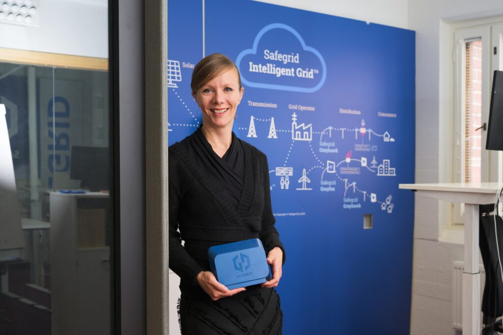 Safegrid ja toimitusjohtaja Paula Laine Vaasan Sähkön Nette-asiakaslehdessä.