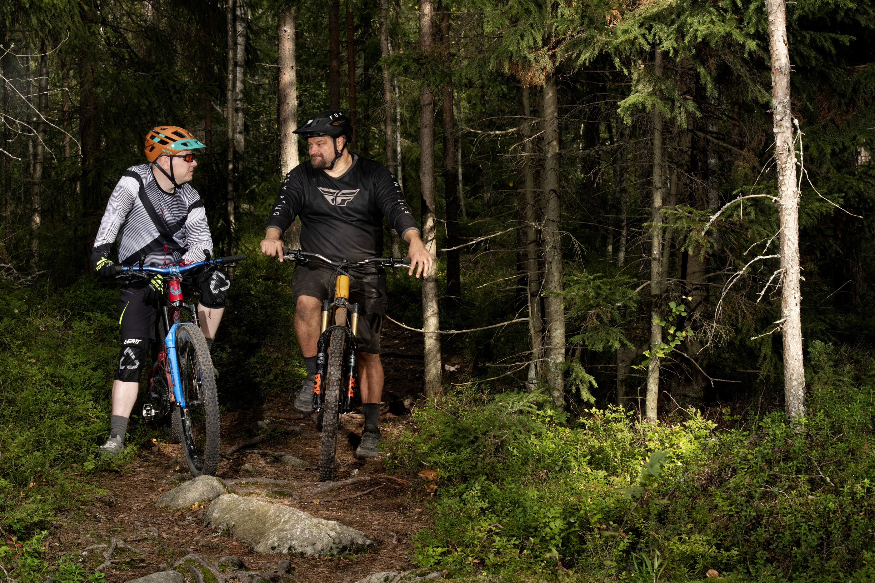 Markku Hamarila ja Aki Laurila, Trail Riders Vaasa Vaasan Sähkön Nette-asiakaslehdessä.