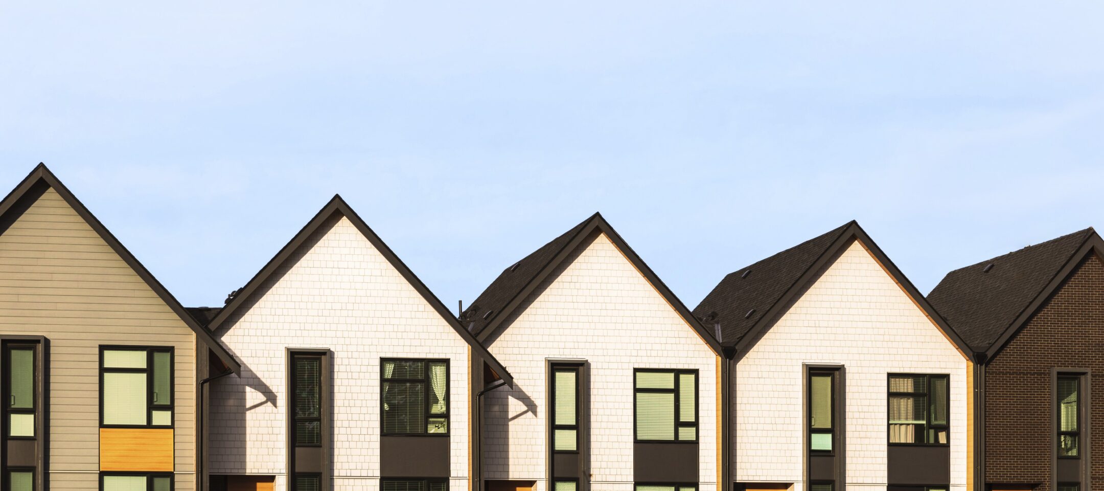 Moderna radhus i solig miljö